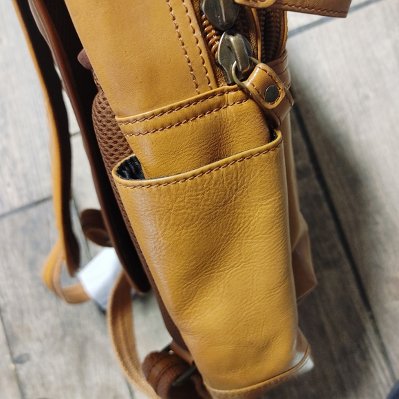 NWT Stone Mountain Unisex Brown Leather Backpack - Picture 9 of 13